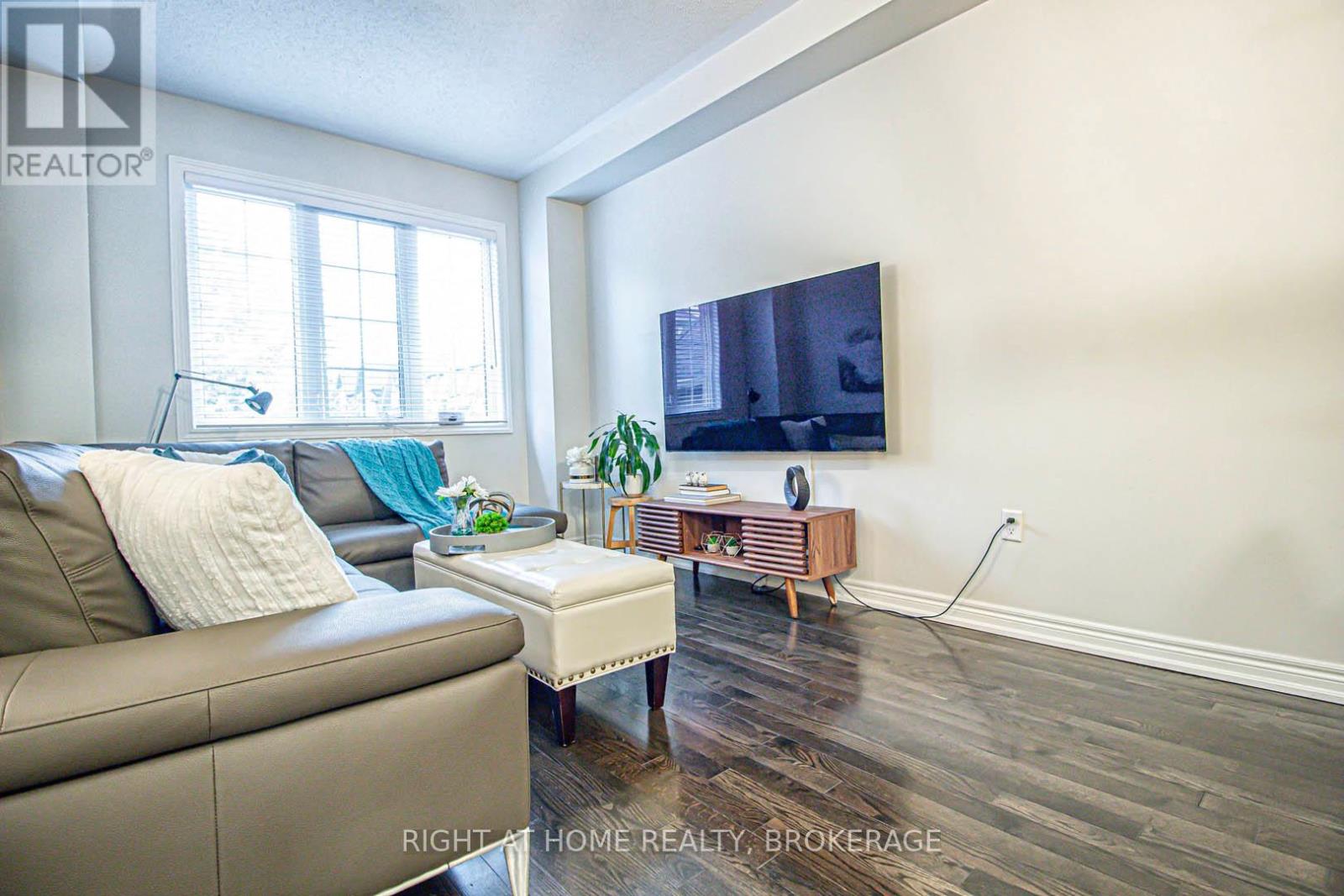 Property at 1358 GRANROCK CRESCENT image 3