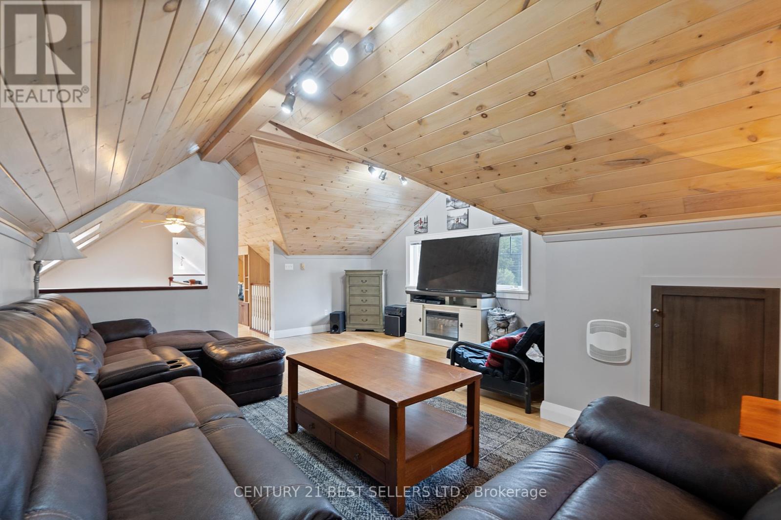 1622 Houseys Rapids Road, Gravenhurst, Ontario  P1P 1R3 - Photo 16 - X12251751