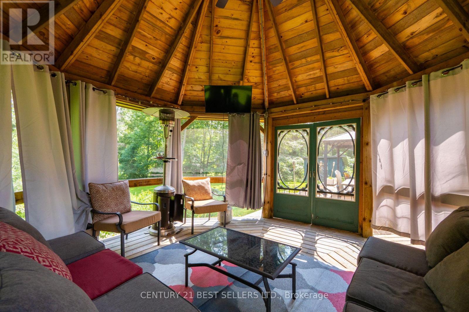 1622 Houseys Rapids Road, Gravenhurst, Ontario  P1P 1R3 - Photo 24 - X12251751