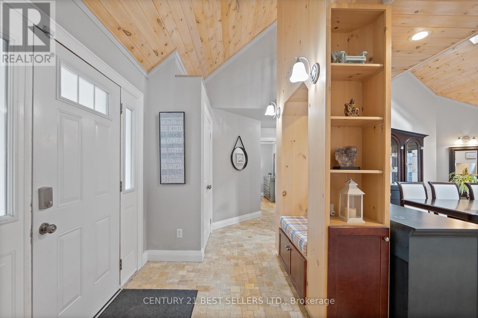 1622 Houseys Rapids Road, Gravenhurst, Ontario  P1P 1R3 - Photo 5 - X12251751
