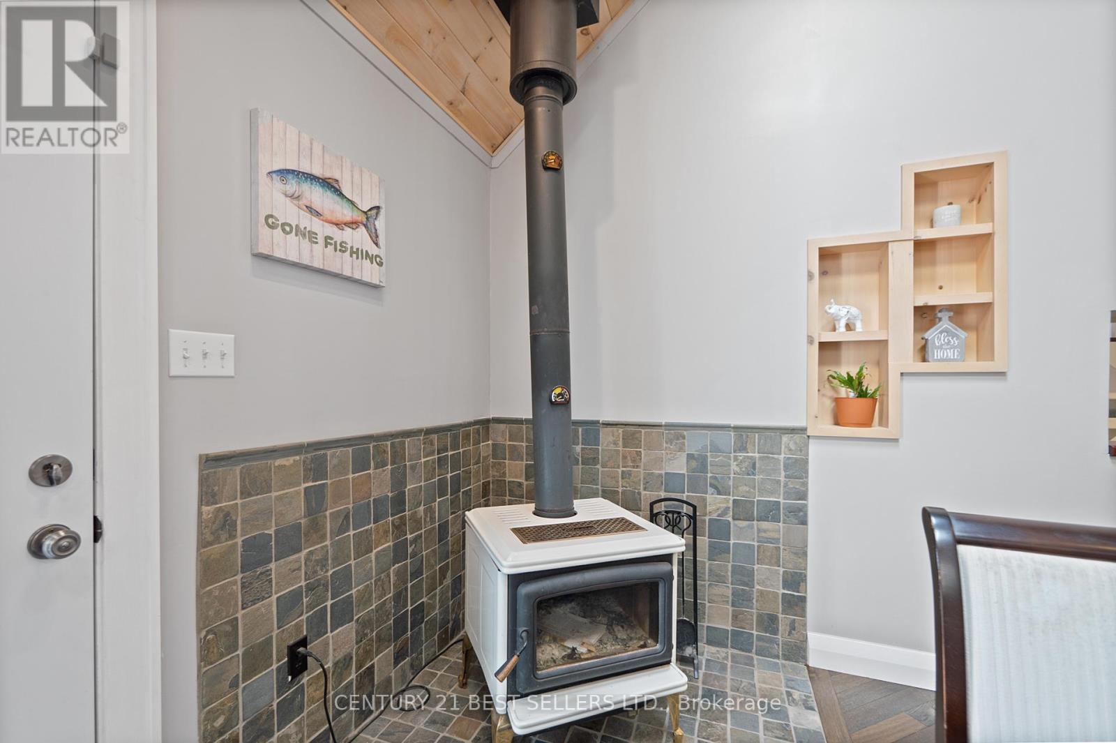 1622 Houseys Rapids Road, Gravenhurst, Ontario  P1P 1R3 - Photo 9 - X12251751
