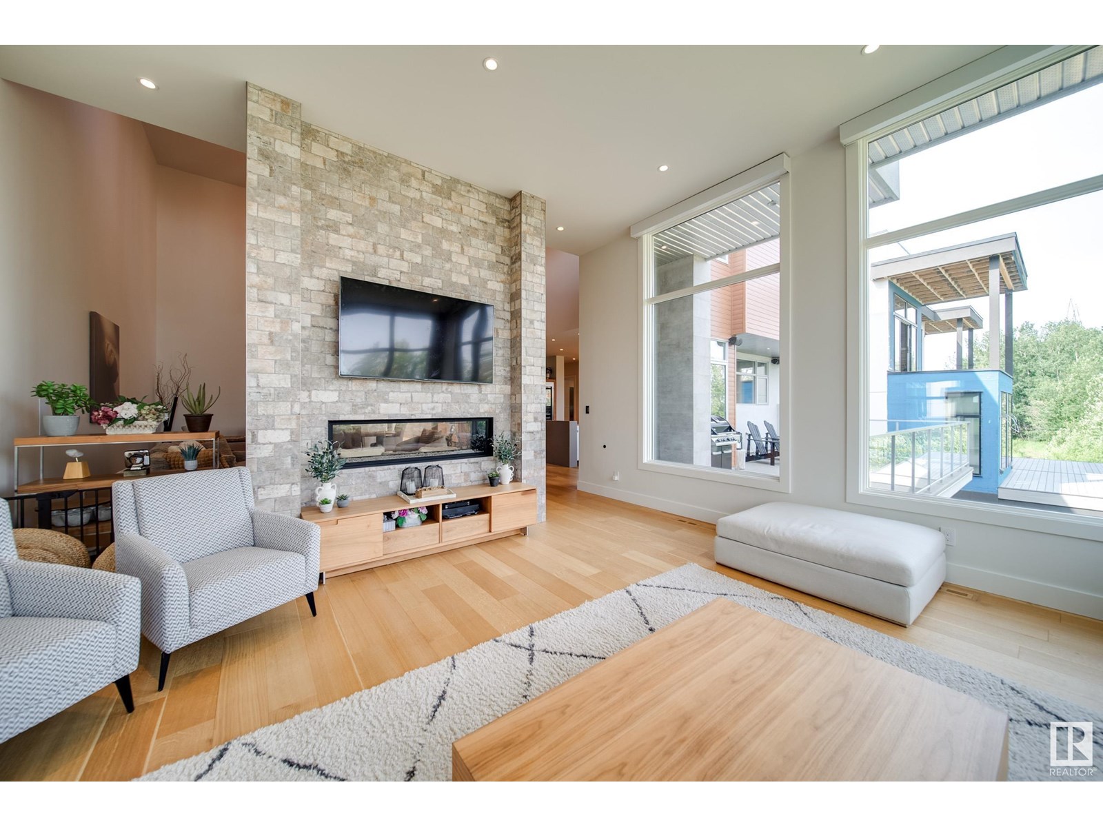 Property at 705 HOWATT DR SW image 2