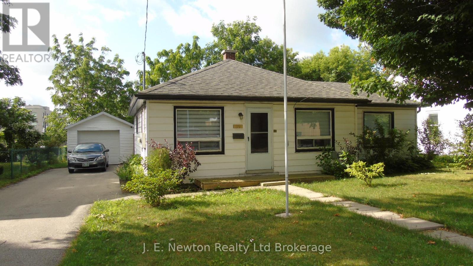 39 Pine Street, Tillsonburg photo number 2 39 Pine Street, Tillsonburg photo number 2