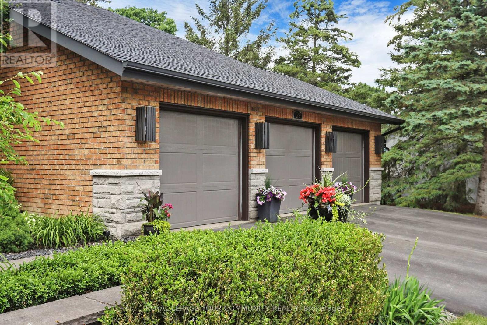 Property at 29 CURTIS CRESCENT image 3