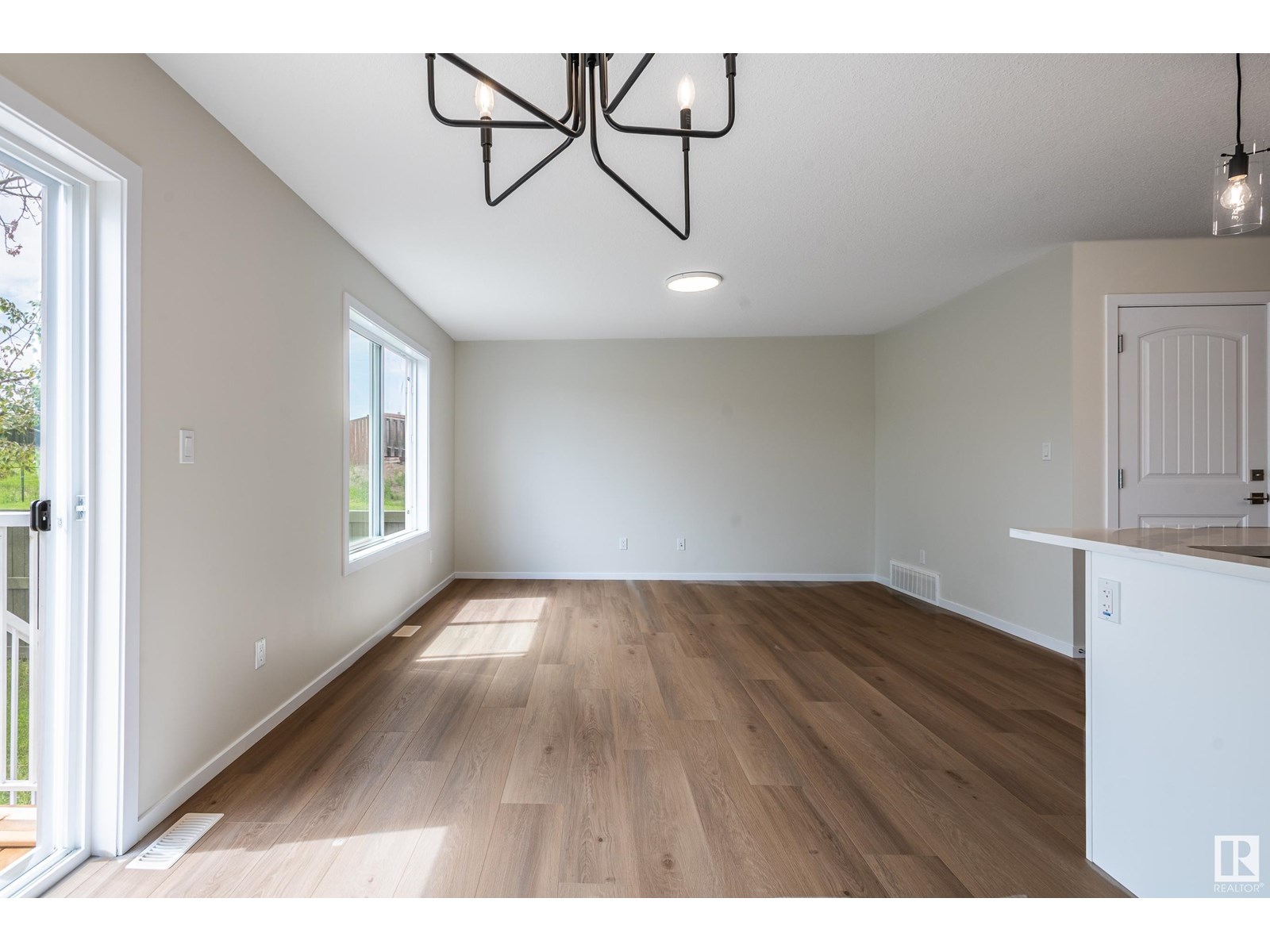 Property at 4523 126 AV NW image 4