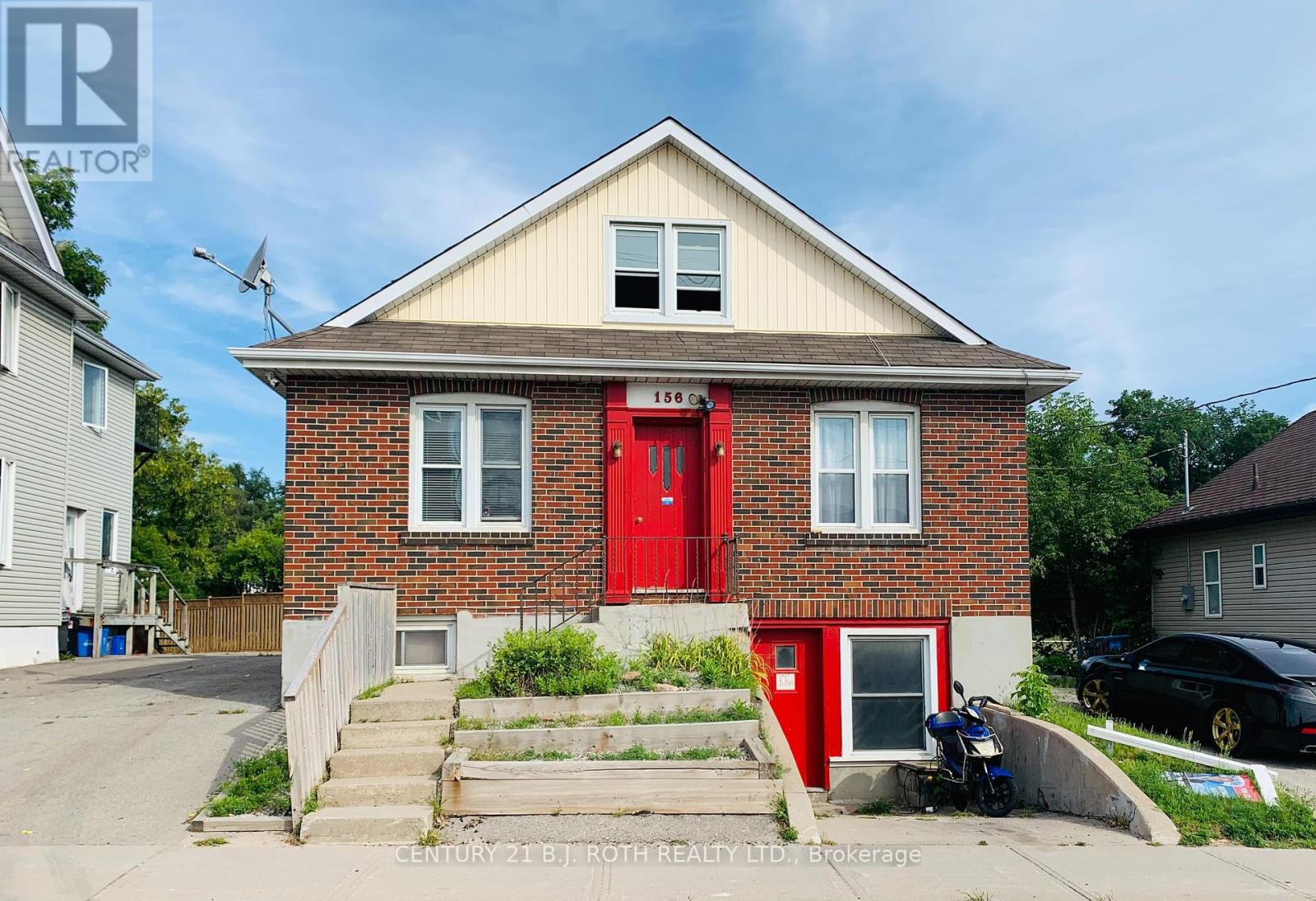 Property at 156 DUNLOP STREET W image 4