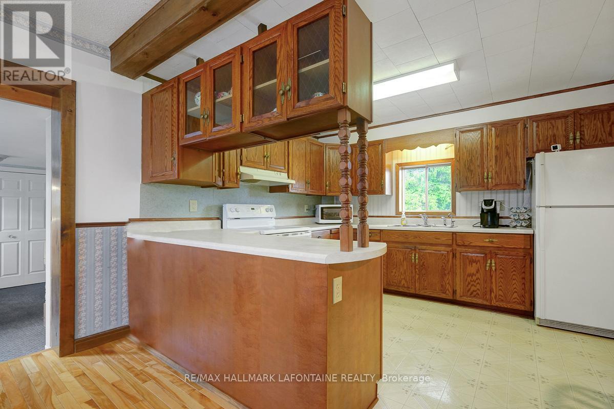 46 Main Street, Rideau Lakes, Ontario  K0G 1E0 - Photo 10 - X12251912