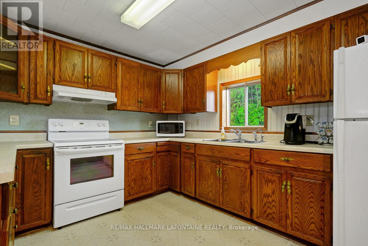46 Main Street, Rideau Lakes, Ontario  K0G 1E0 - Photo 11 - X12251912