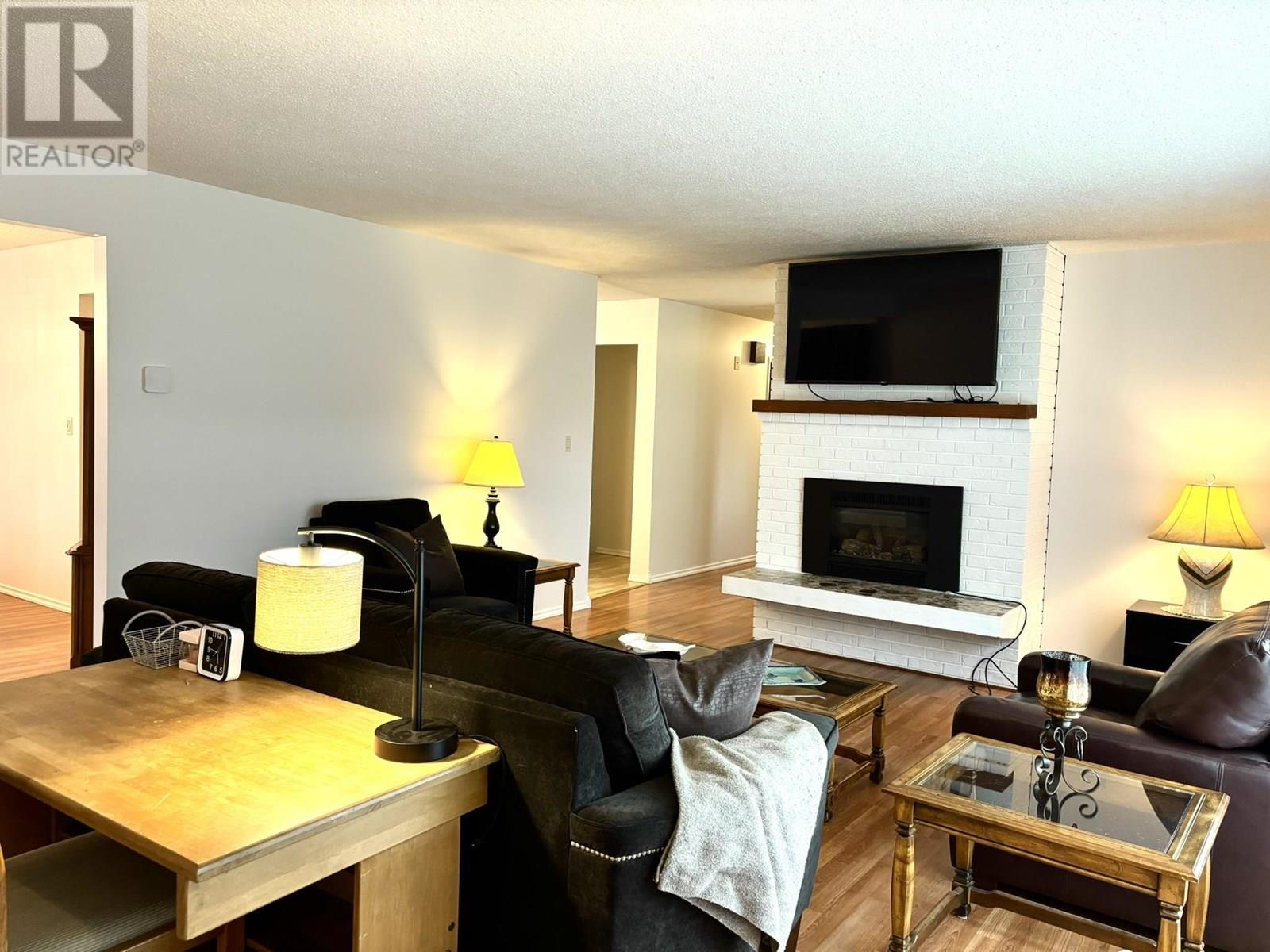 Property at 1502 ASH STREET image 4