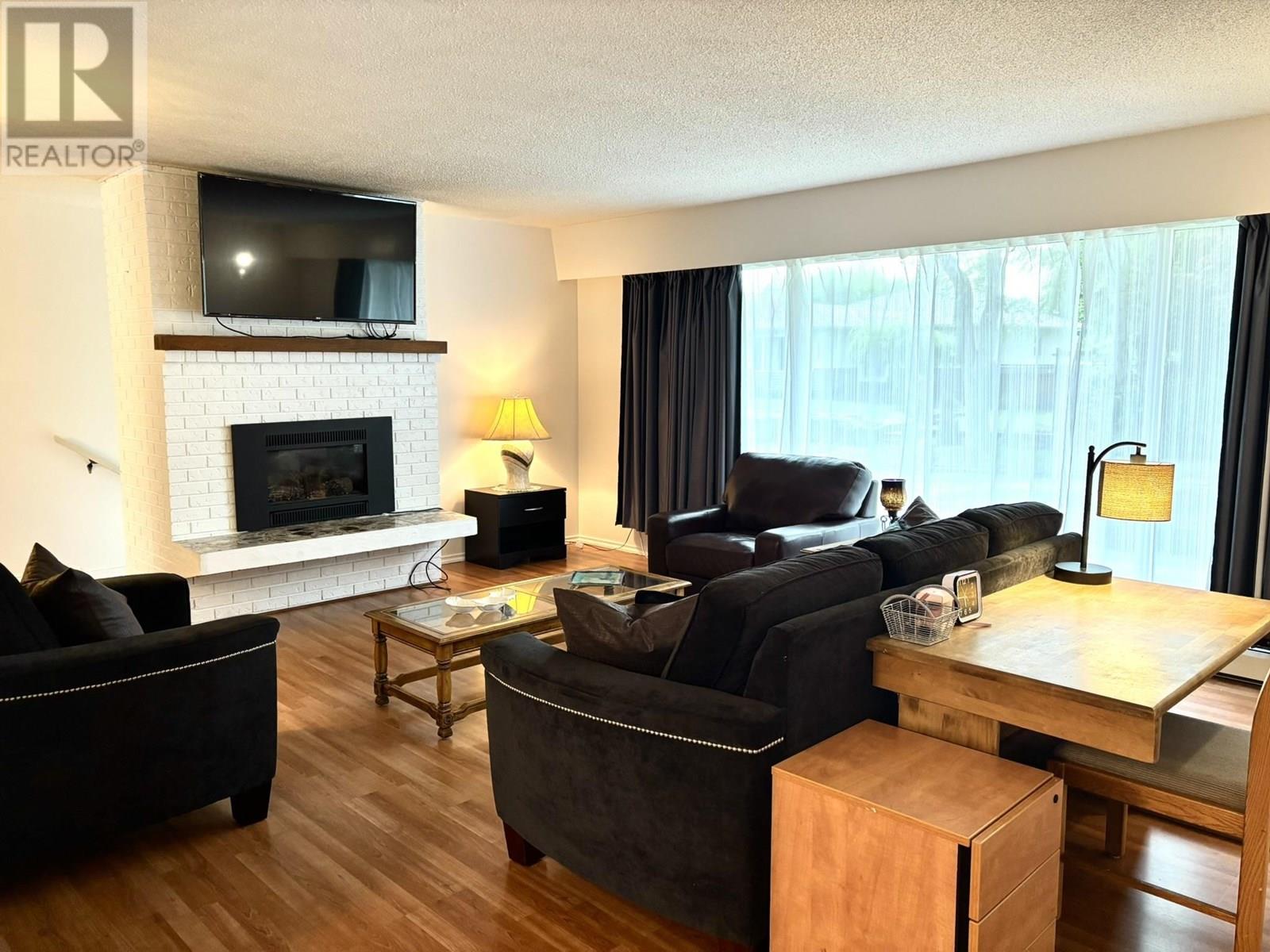 Property at 1502 ASH STREET image 2