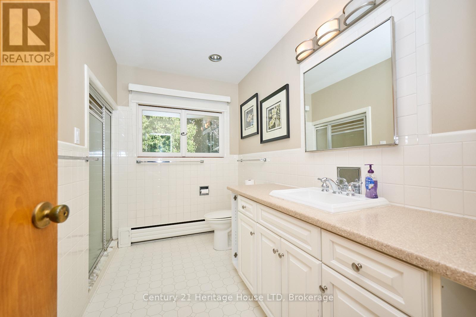 631 Lakeshore Road, Fort Erie (Lakeshore), Ontario  L2A 4Y3 - Photo 26 - X12251955