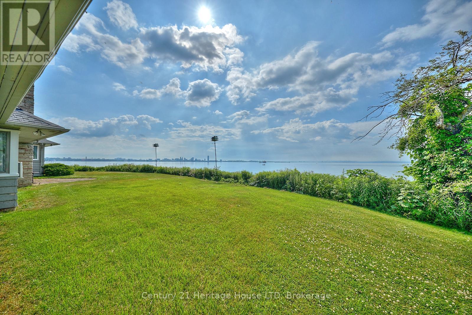 631 Lakeshore Road, Fort Erie (Lakeshore), Ontario  L2A 4Y3 - Photo 28 - X12251955