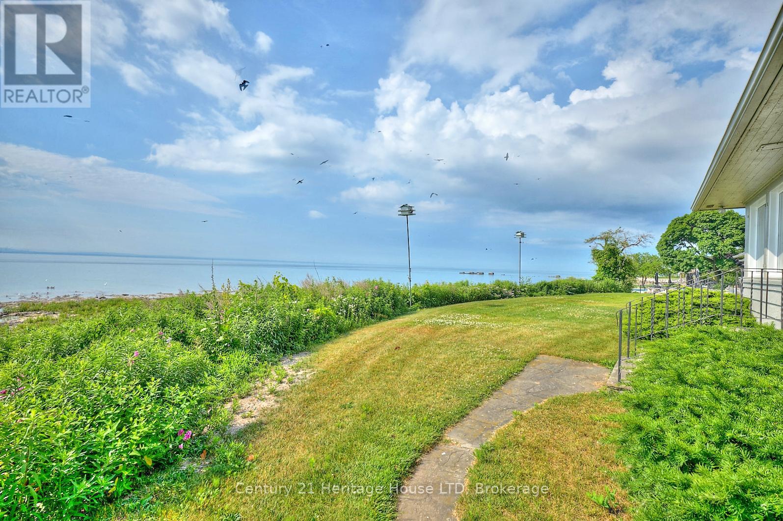 631 Lakeshore Road, Fort Erie (Lakeshore), Ontario  L2A 4Y3 - Photo 31 - X12251955