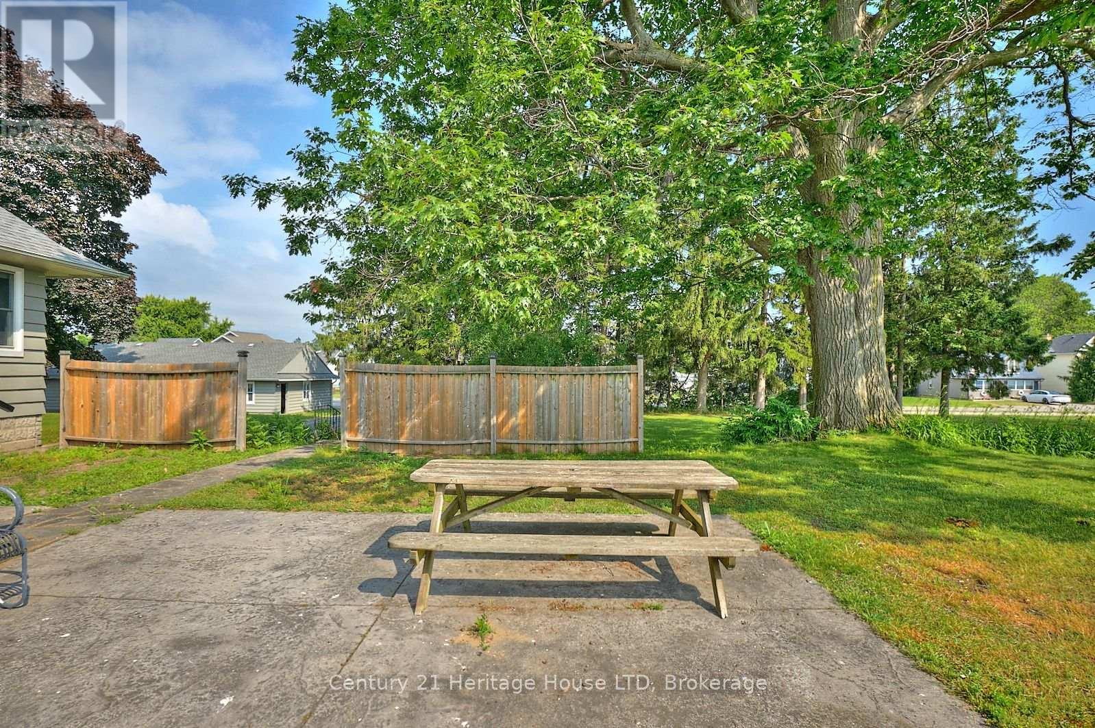 631 Lakeshore Road, Fort Erie (Lakeshore), Ontario  L2A 4Y3 - Photo 32 - X12251955