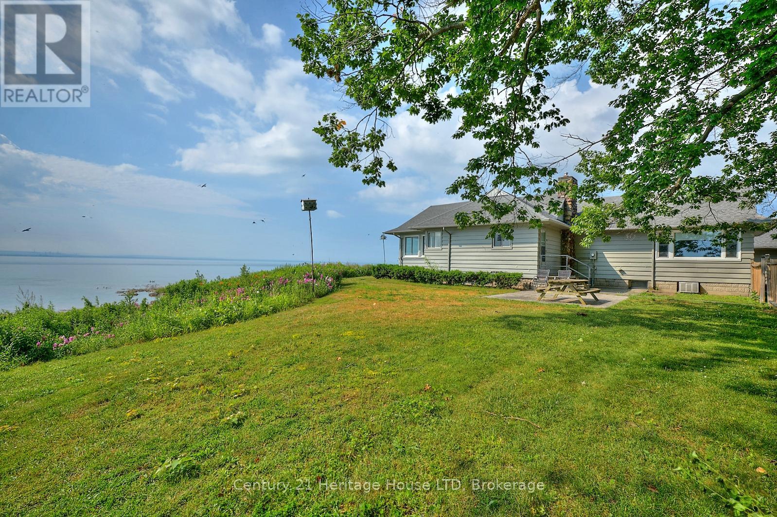 631 Lakeshore Road, Fort Erie (Lakeshore), Ontario  L2A 4Y3 - Photo 33 - X12251955