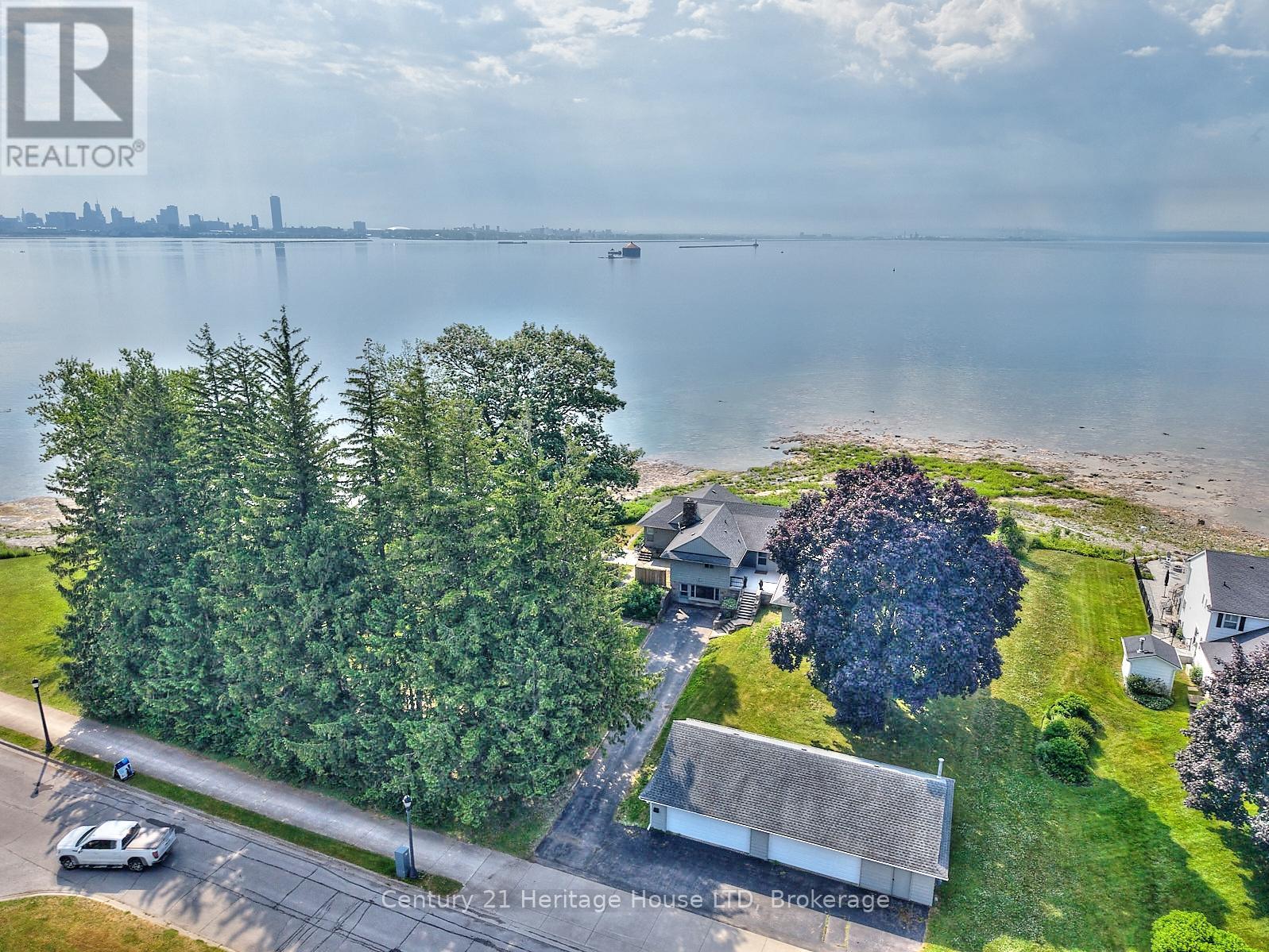 631 Lakeshore Road, Fort Erie (Lakeshore), Ontario  L2A 4Y3 - Photo 35 - X12251955