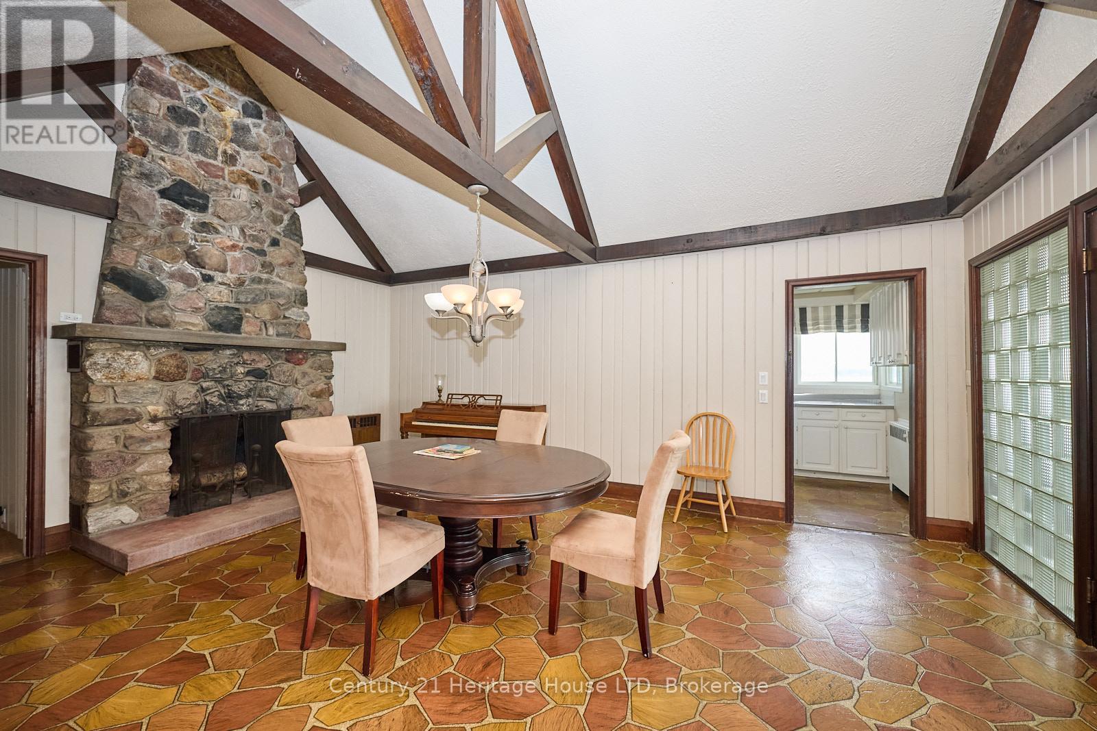 631 Lakeshore Road, Fort Erie (Lakeshore), Ontario  L2A 4Y3 - Photo 9 - X12251955