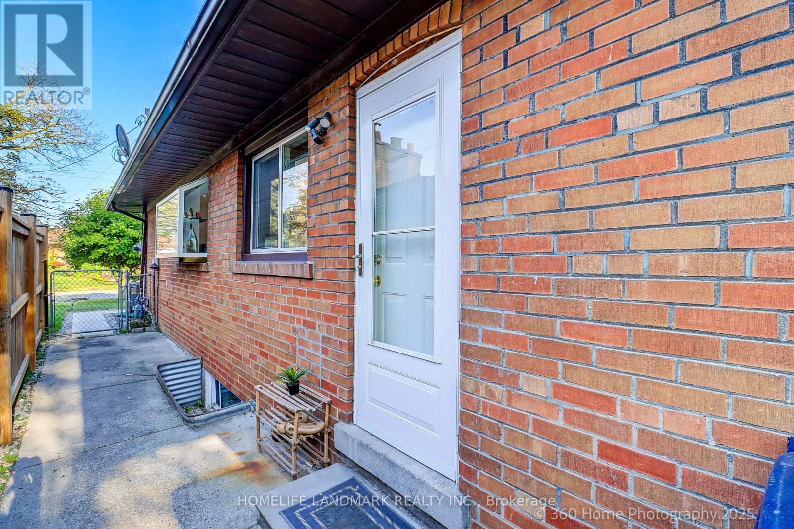 Property at 38 MOORECROFT CRESCENT image 4
