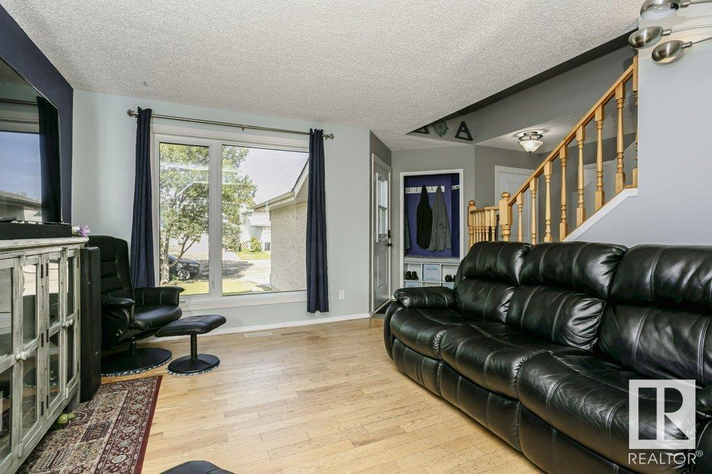 Property at 65 DALTON WY image 4