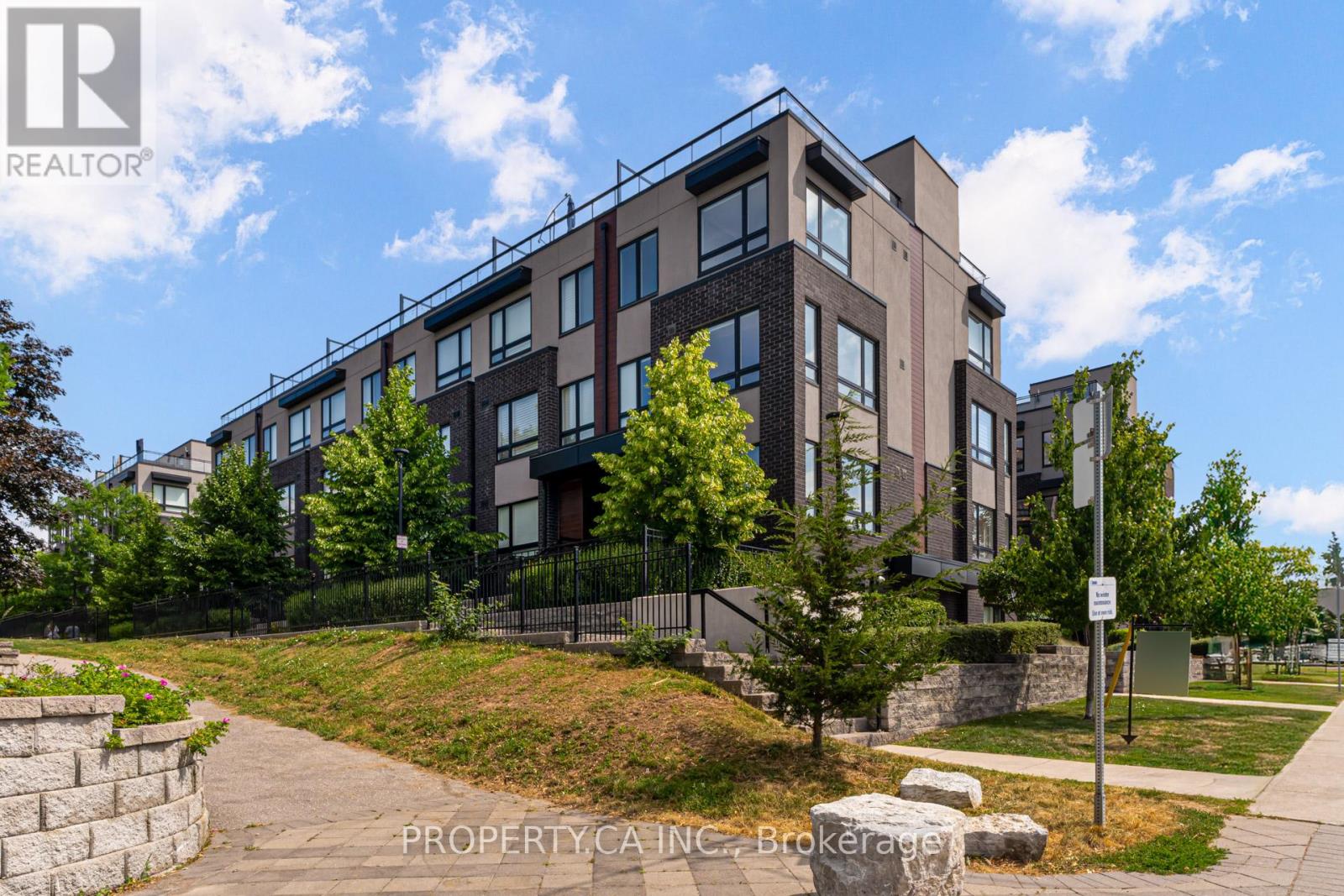 Property at 201 - 1130 BRIAR HILL AVENUE image 3