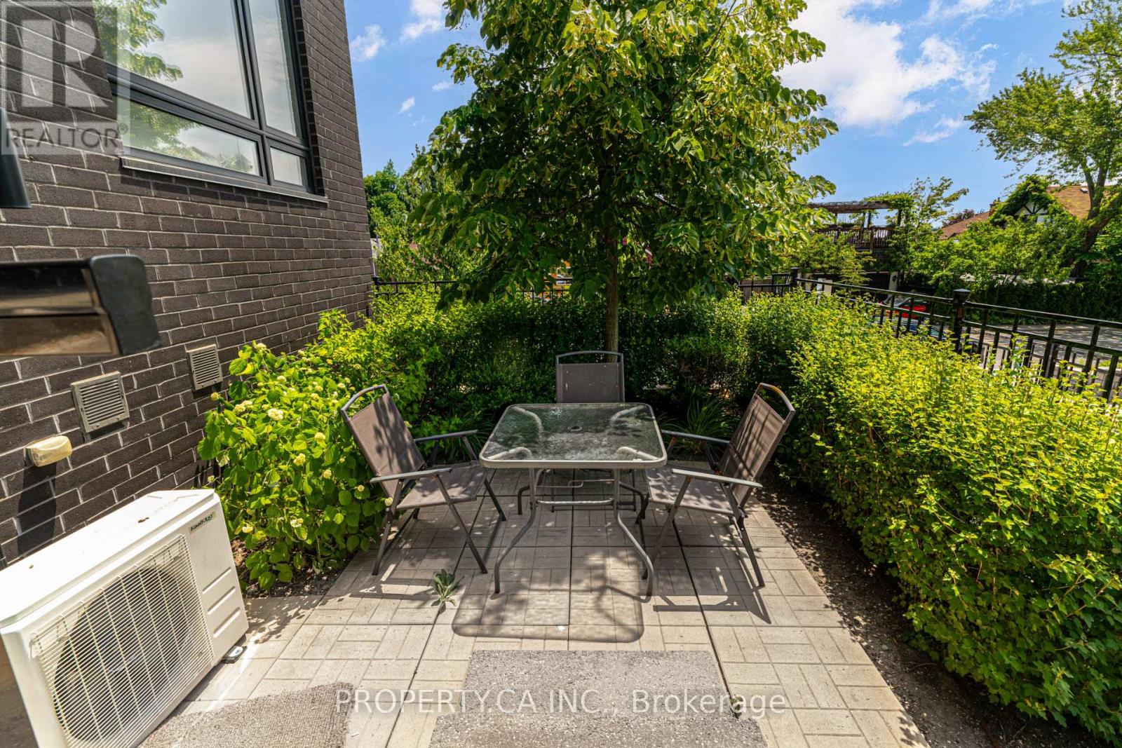 Property at 201 - 1130 BRIAR HILL AVENUE image 4
