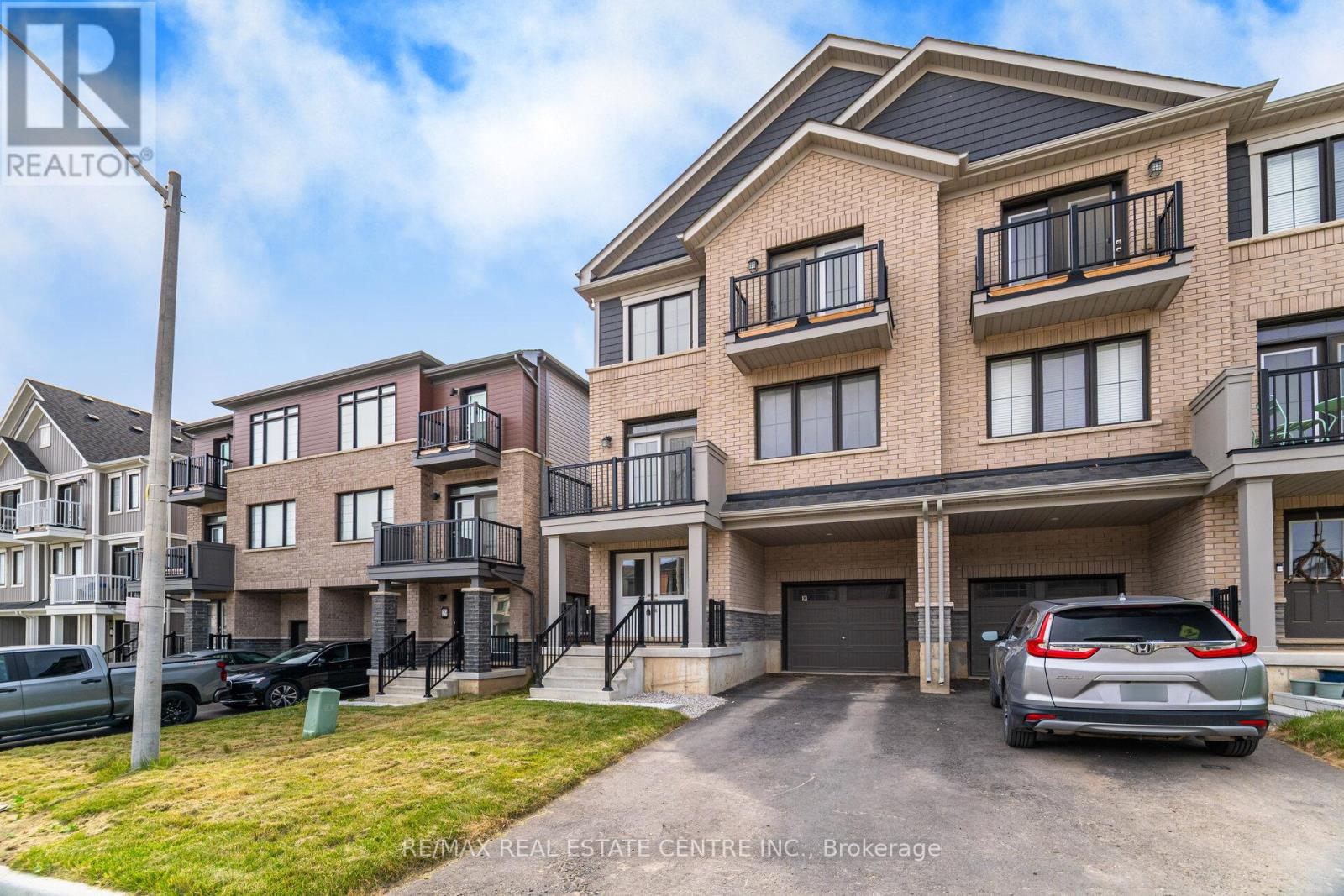 Property at 33 GRANVILLE CRESCENT image 4