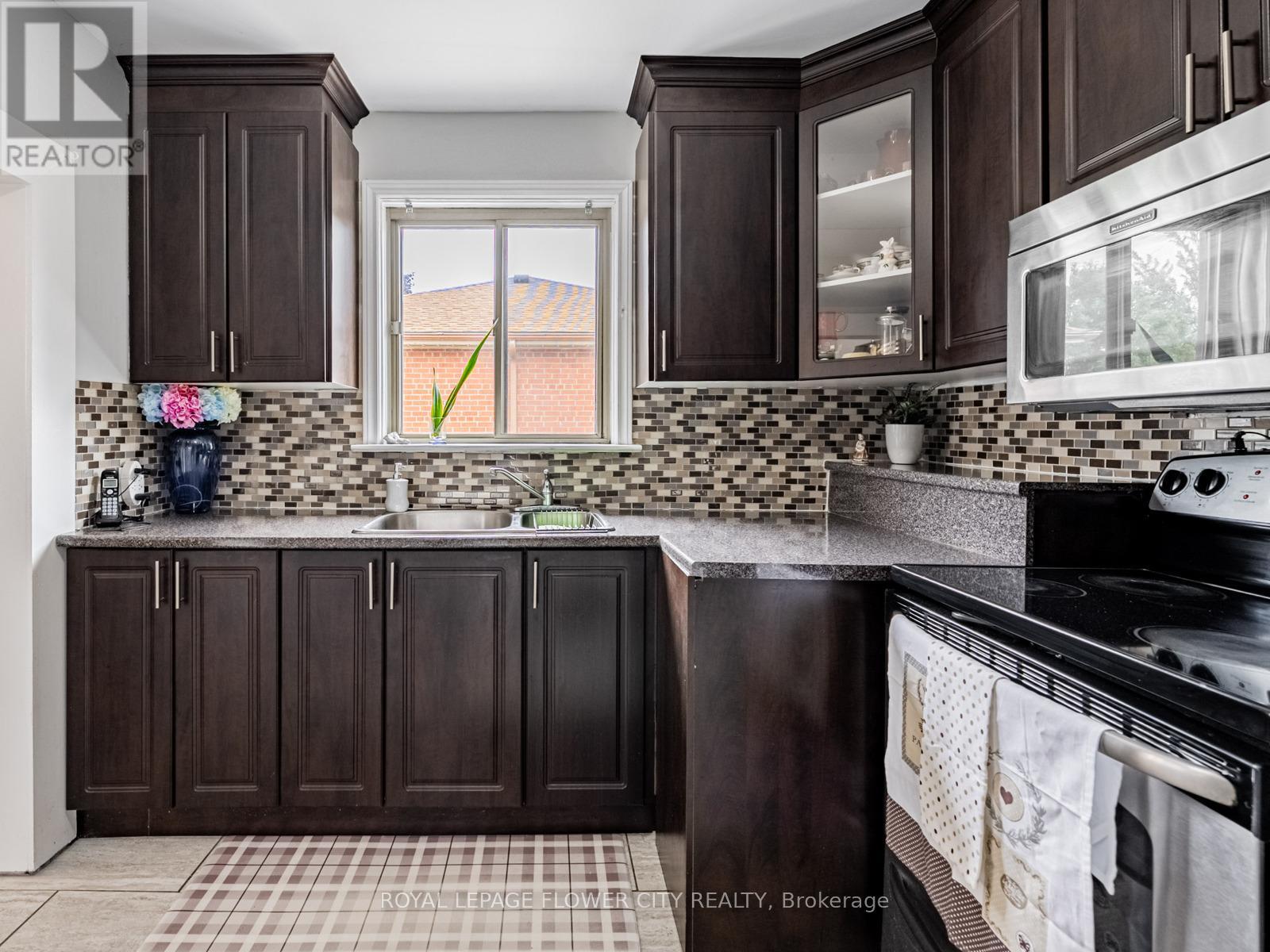61 Wise Crescent, Hamilton, Ontario  L8T 2L6 - Photo 10 - X12251945
