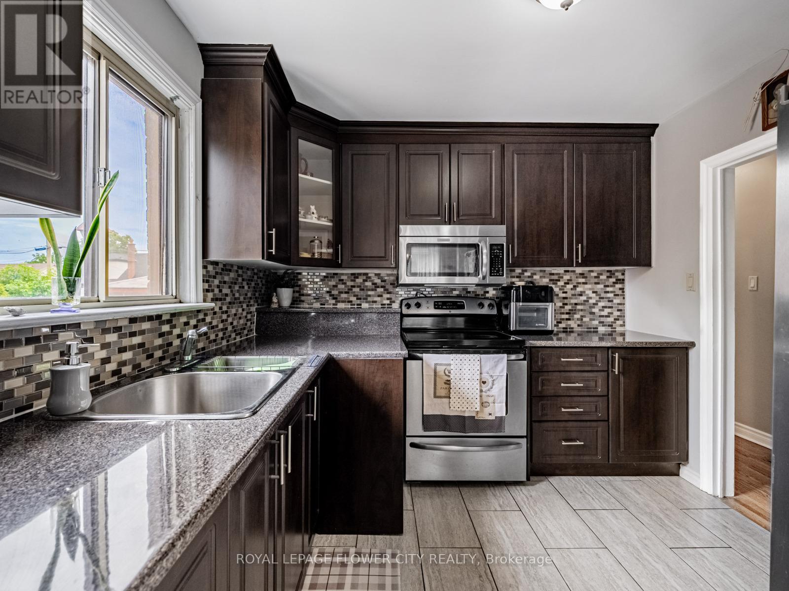61 Wise Crescent, Hamilton, Ontario  L8T 2L6 - Photo 11 - X12251945