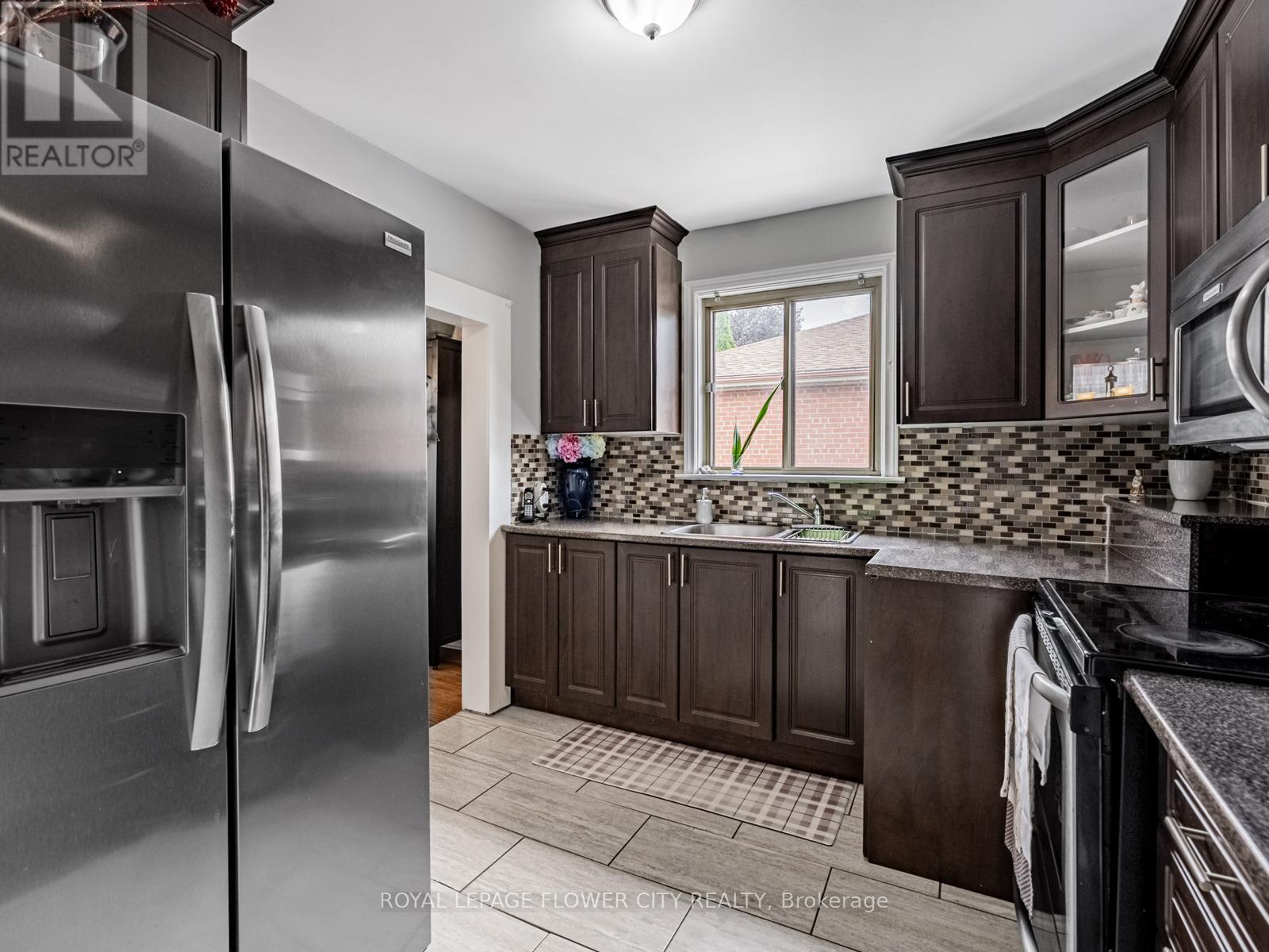 61 Wise Crescent, Hamilton, Ontario  L8T 2L6 - Photo 13 - X12251945