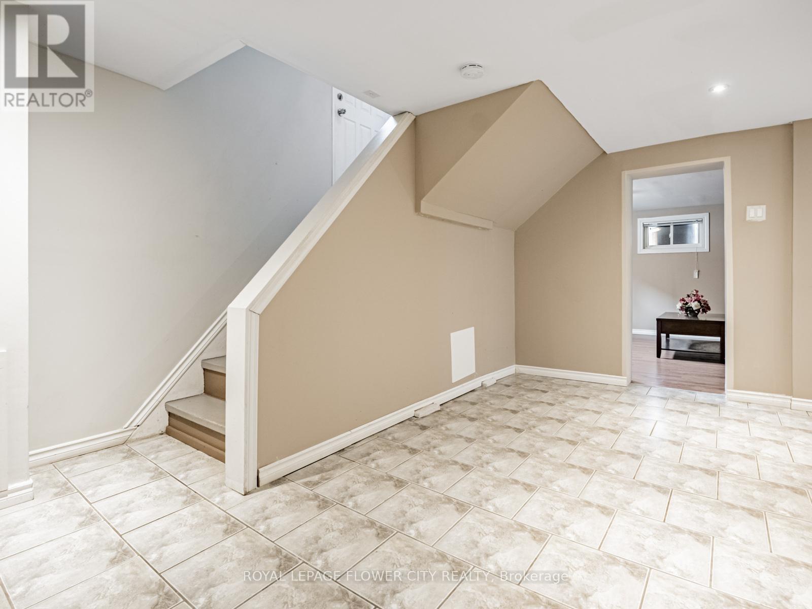 61 Wise Crescent, Hamilton, Ontario  L8T 2L6 - Photo 21 - X12251945