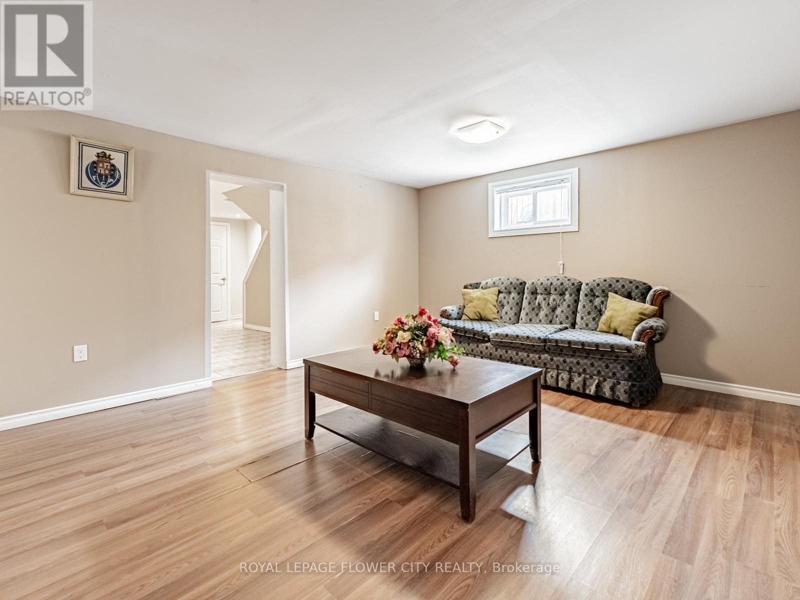 61 Wise Crescent, Hamilton, Ontario  L8T 2L6 - Photo 23 - X12251945