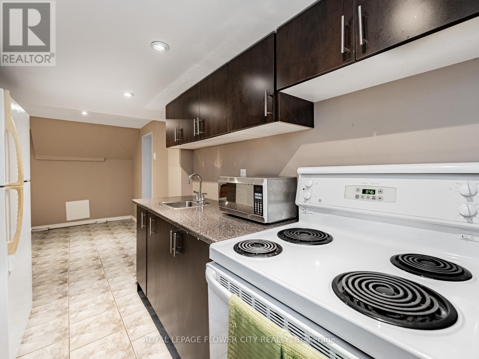 61 Wise Crescent, Hamilton, Ontario  L8T 2L6 - Photo 26 - X12251945