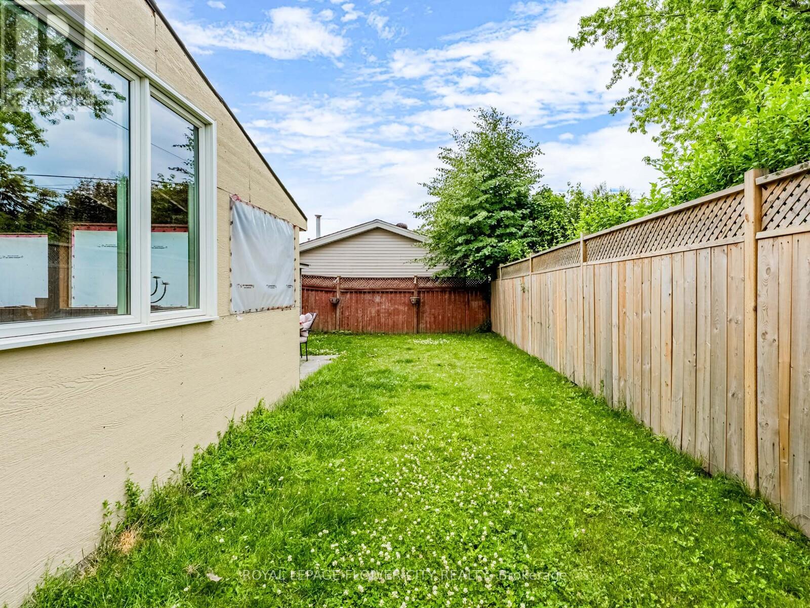 61 Wise Crescent, Hamilton, Ontario  L8T 2L6 - Photo 38 - X12251945