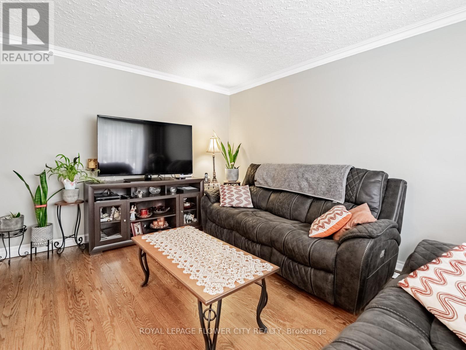 61 Wise Crescent, Hamilton, Ontario  L8T 2L6 - Photo 7 - X12251945