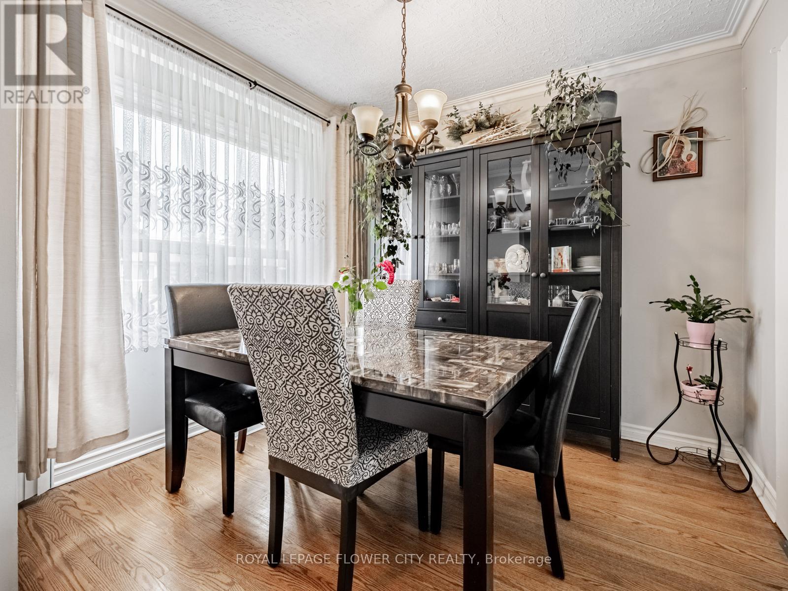 61 Wise Crescent, Hamilton, Ontario  L8T 2L6 - Photo 8 - X12251945