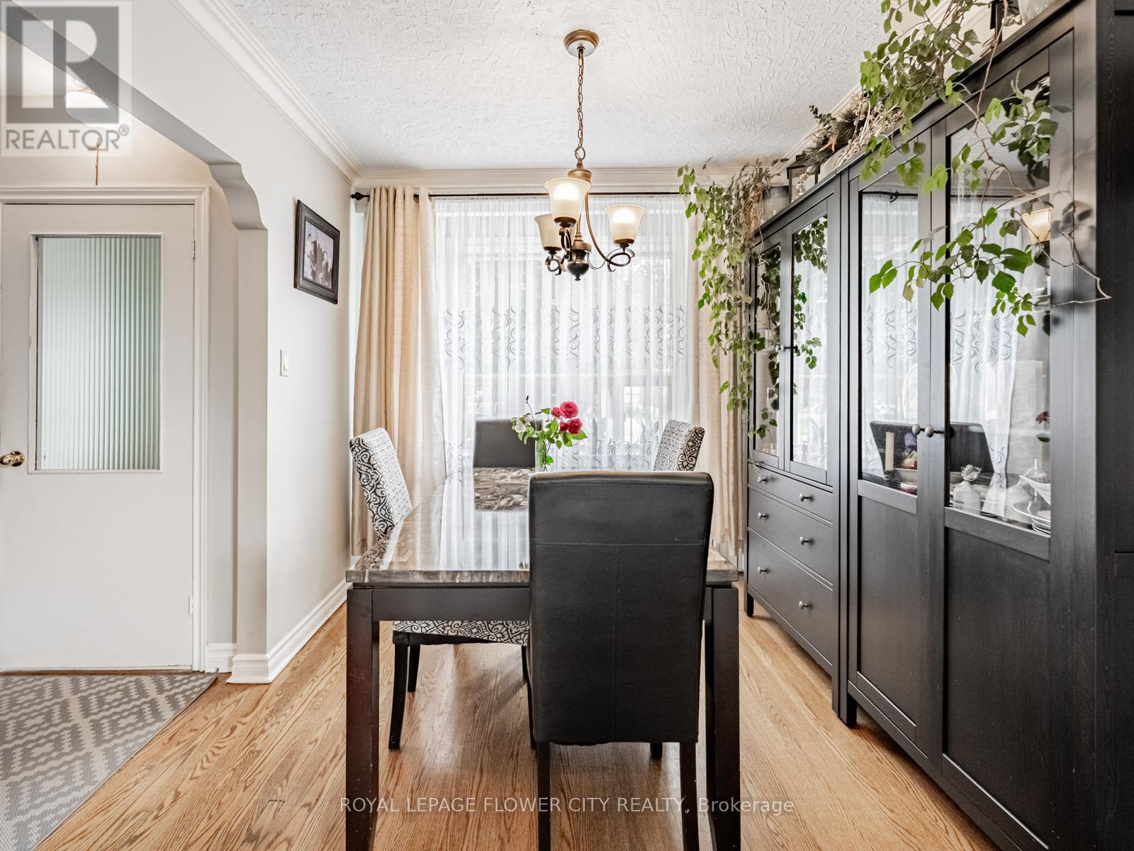 61 Wise Crescent, Hamilton, Ontario  L8T 2L6 - Photo 9 - X12251945