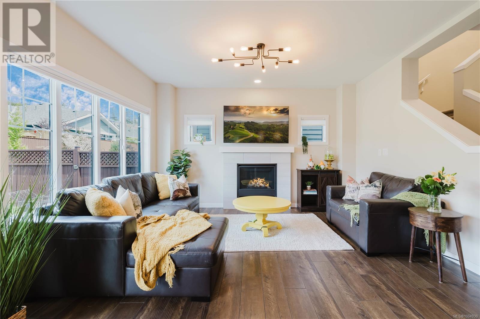 Property at 3343 Curlew St image 5