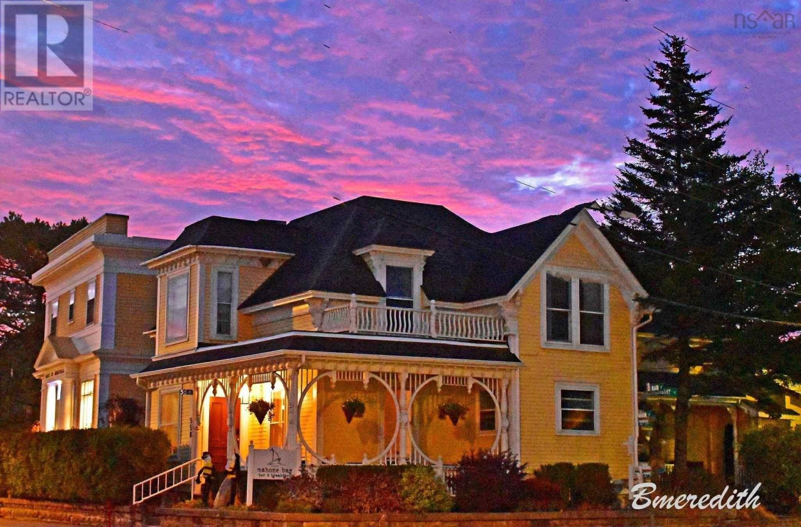 558 Main Street, Mahone Bay, Nova Scotia  B0J 2E0 - Photo 1 - 202512873