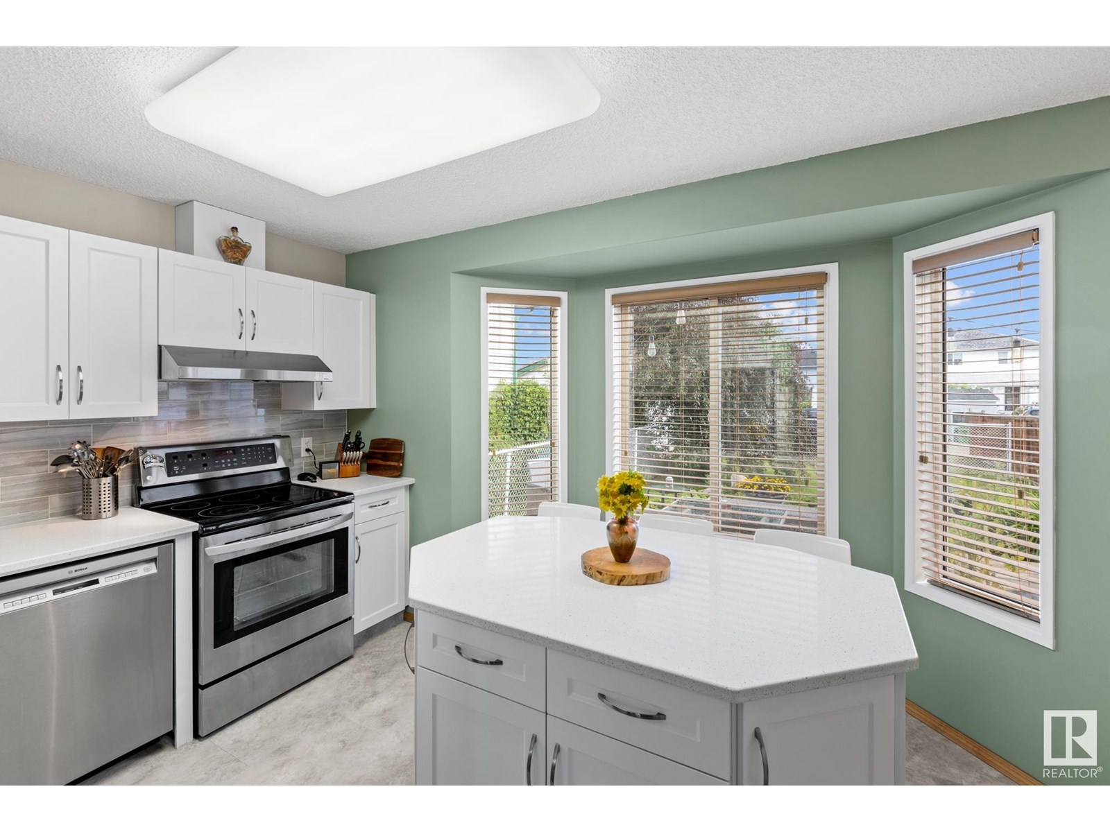 5827 162b Av Nw, Edmonton, Alberta  T5Y 2W3 - Photo 12 - E4444948
