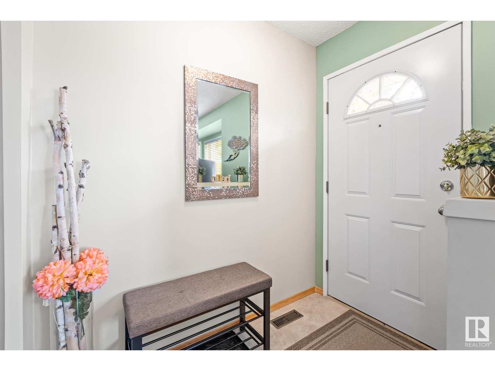 5827 162b Av Nw, Edmonton, Alberta  T5Y 2W3 - Photo 2 - E4444948
