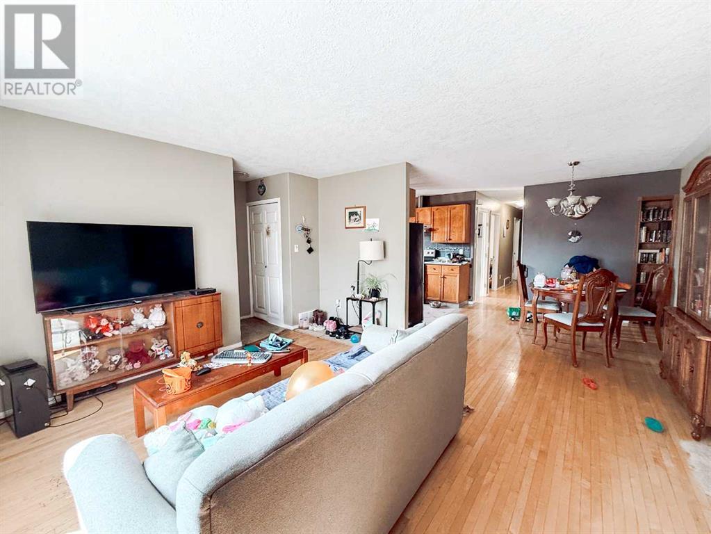 Property at 9636 77 Avenue image 3