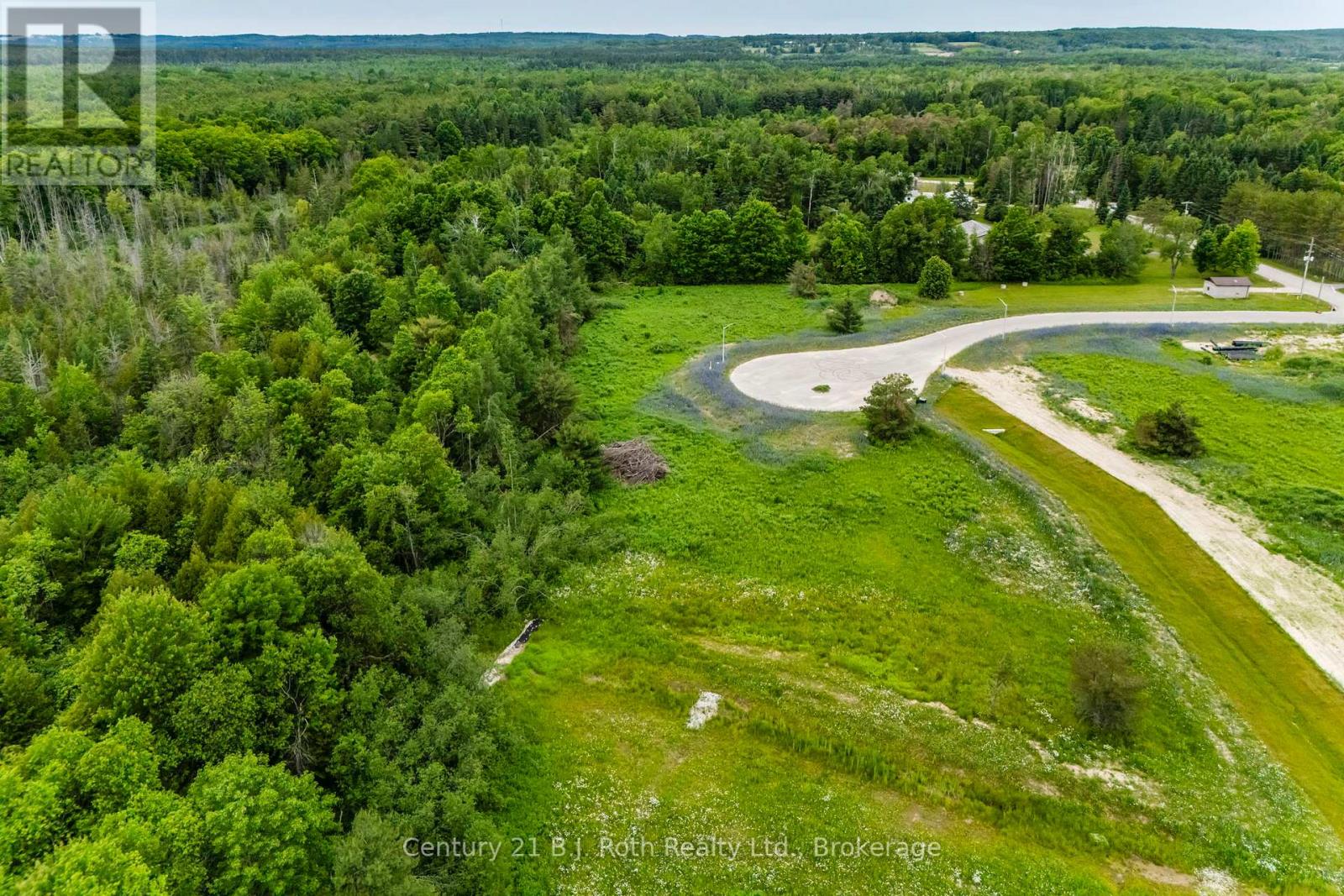 13 Greenlaw Court, Springwater, Ontario  L0L 1V0 - Photo 4 - S12251996