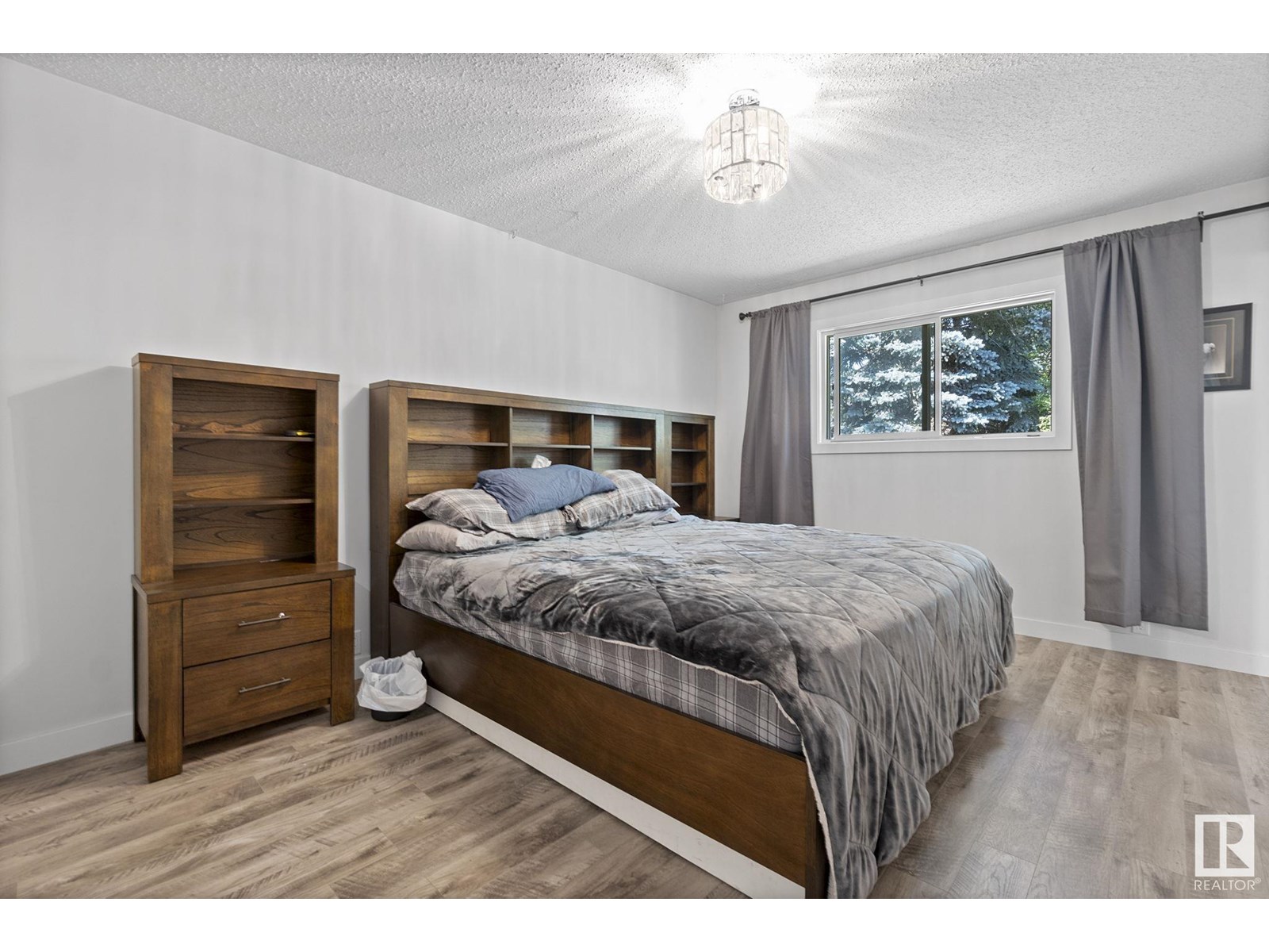 Property at 18404 66 AV NW image 2