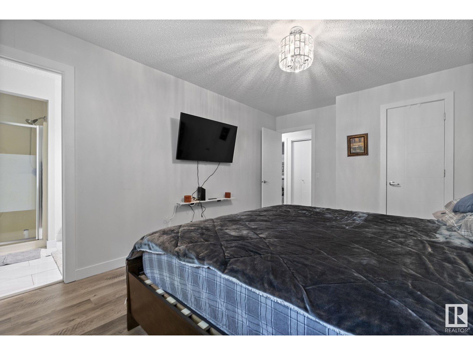 Property at 18404 66 AV NW image 4