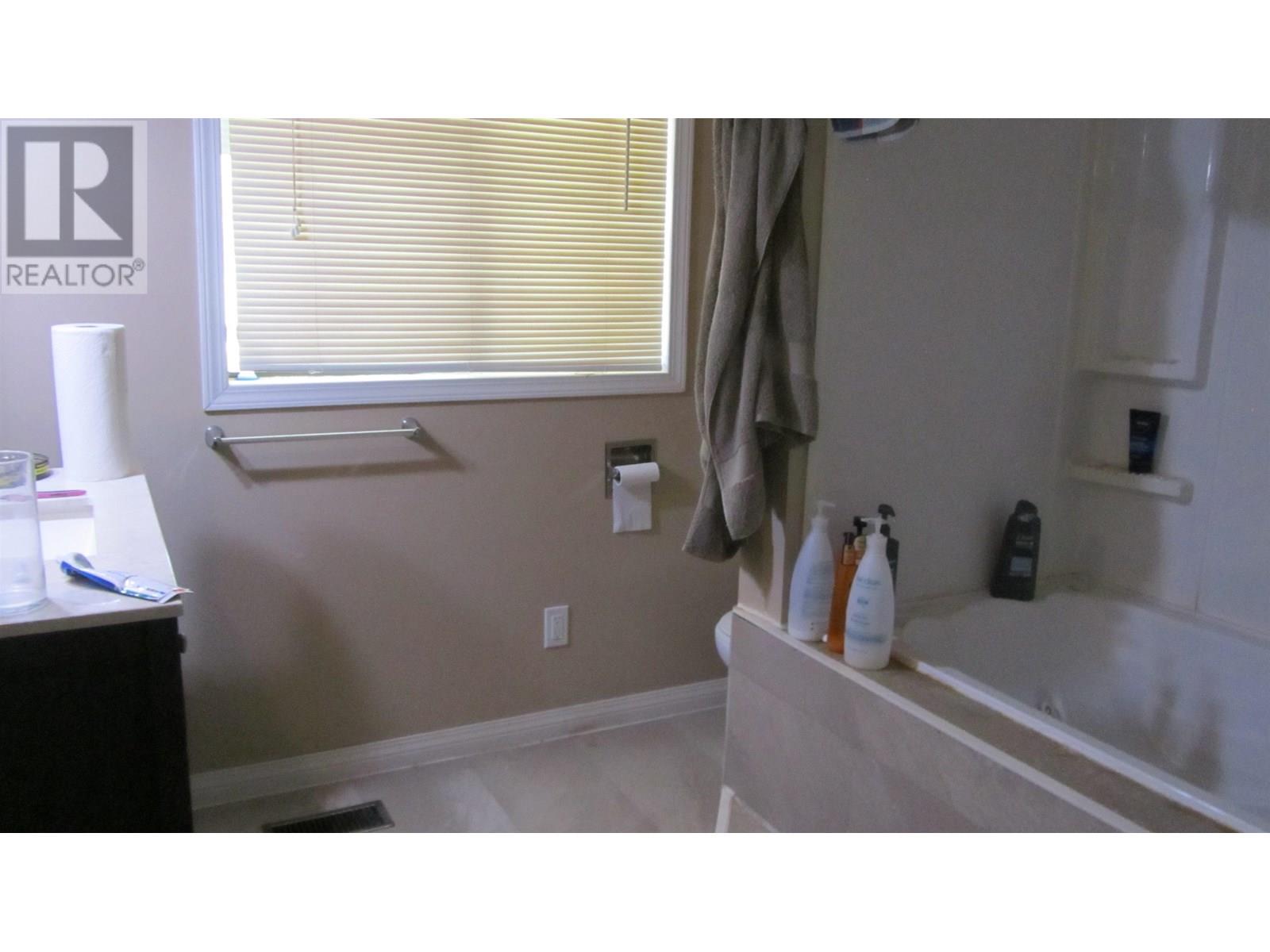 6108 Lone Butte Horse Lake Road, Lone Butte, British Columbia  V0K 1X3 - Photo 18 - R3016142