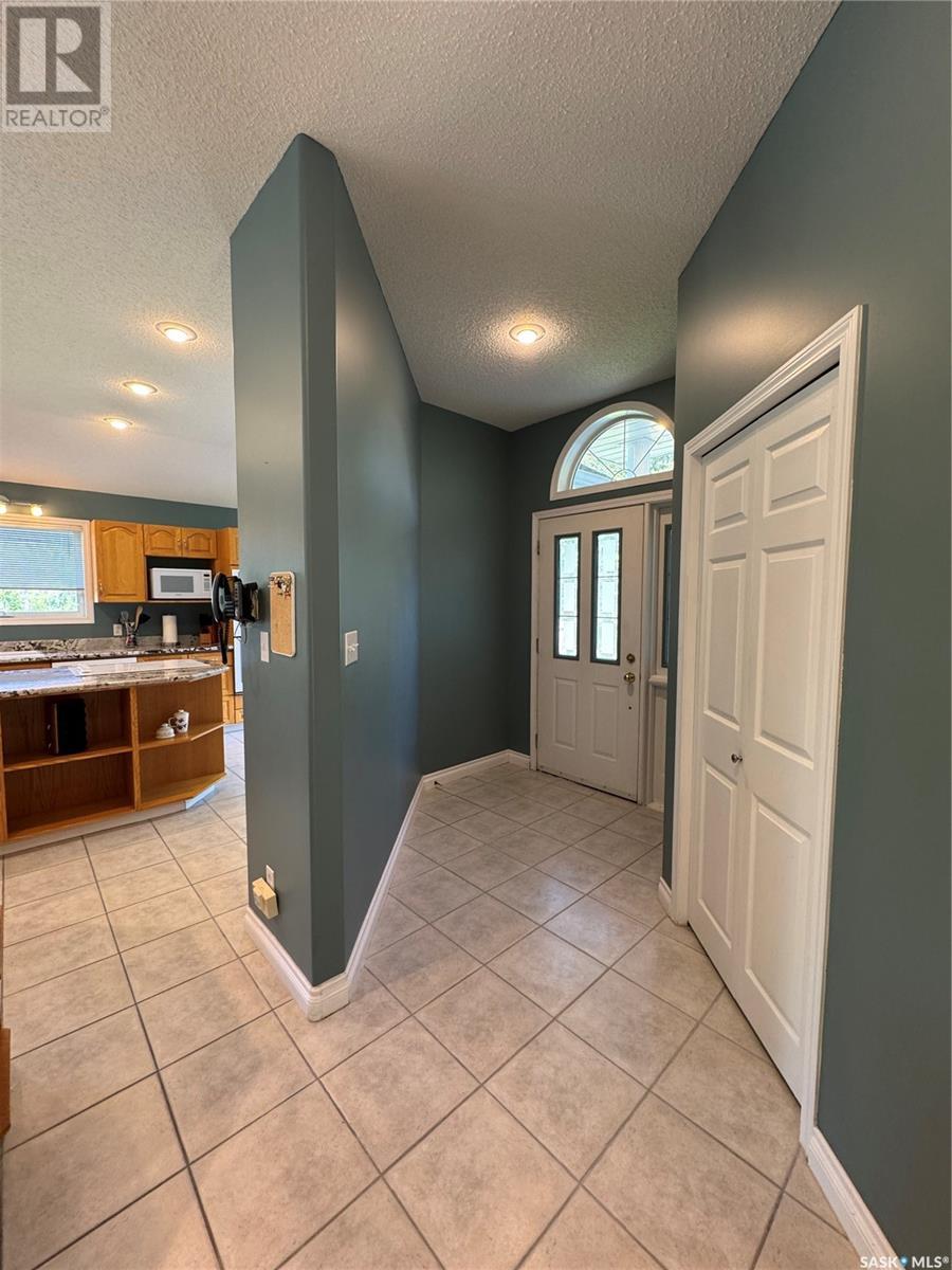 1105 Halpin Place, Hudson Bay, Saskatchewan  S0E 0Y0 - Photo 4 - SK011057