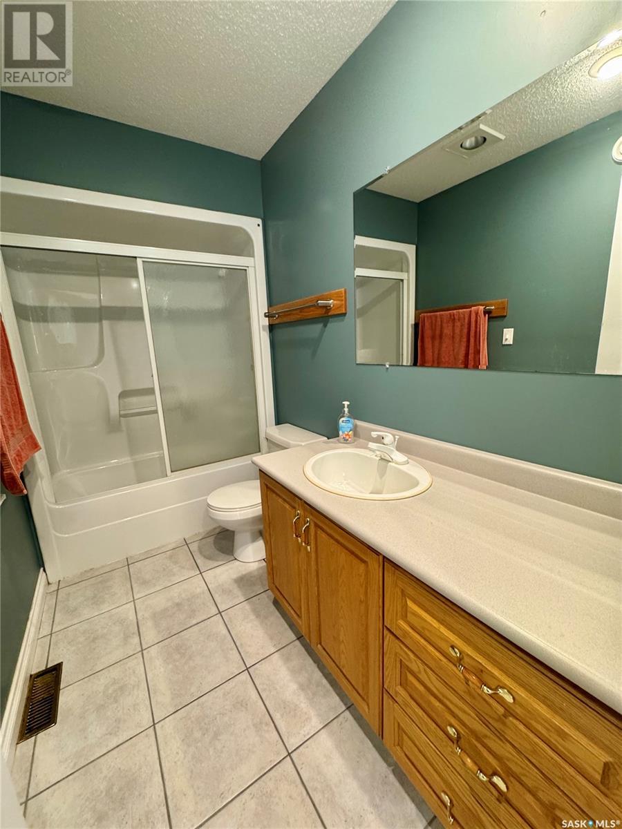 1105 Halpin Place, Hudson Bay, Saskatchewan  S0E 0Y0 - Photo 30 - SK011057