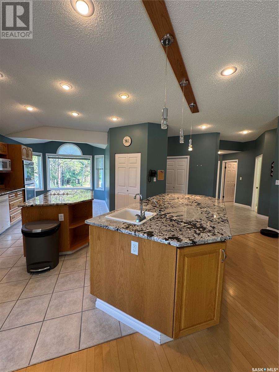 1105 Halpin Place, Hudson Bay, Saskatchewan  S0E 0Y0 - Photo 14 - SK011057