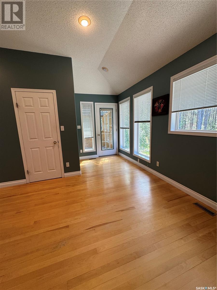 1105 Halpin Place, Hudson Bay, Saskatchewan  S0E 0Y0 - Photo 25 - SK011057