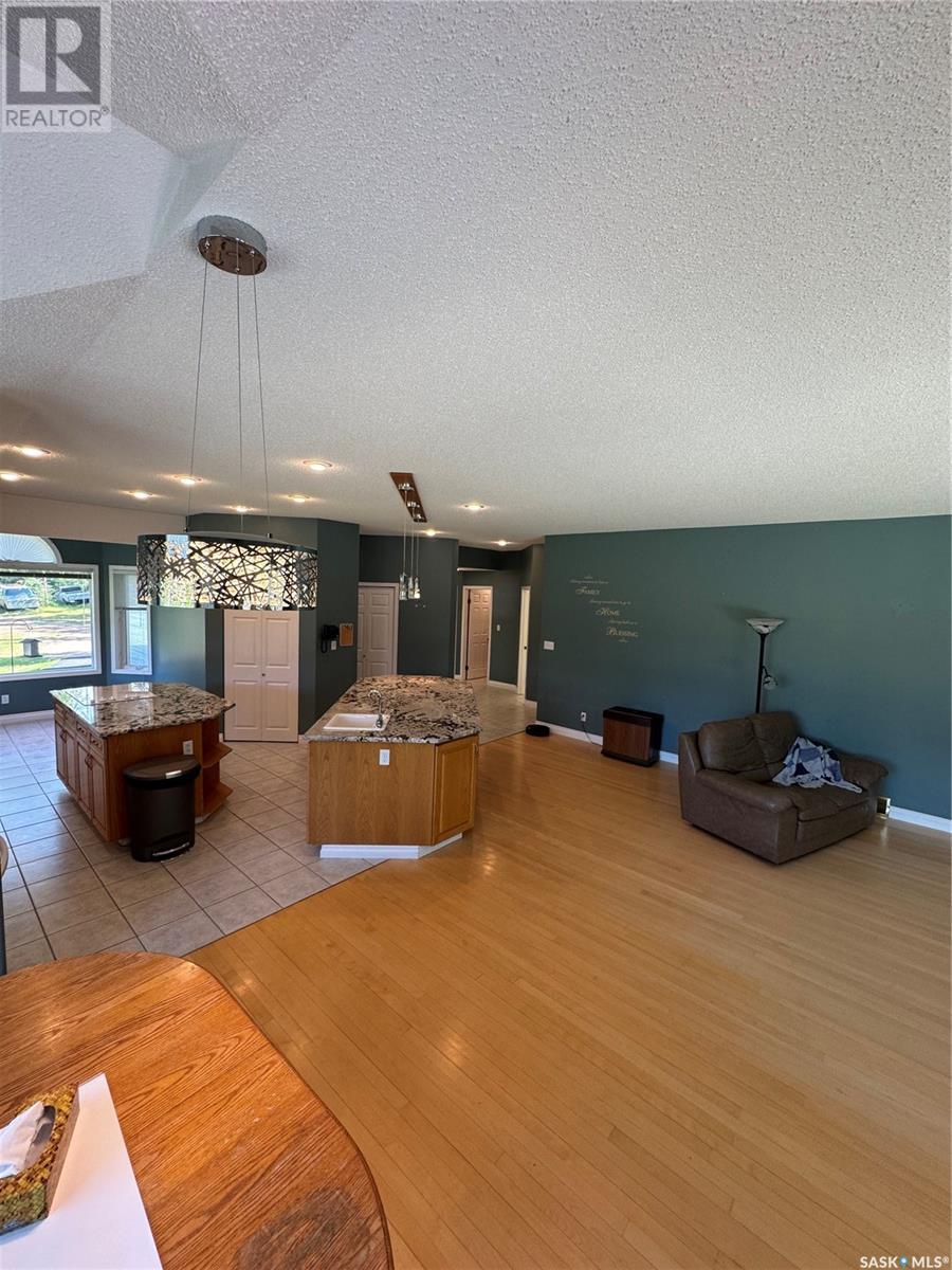 1105 Halpin Place, Hudson Bay, Saskatchewan  S0E 0Y0 - Photo 15 - SK011057